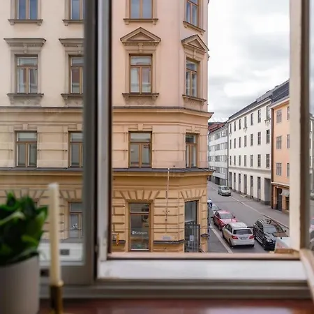 Prime Location, Quaint